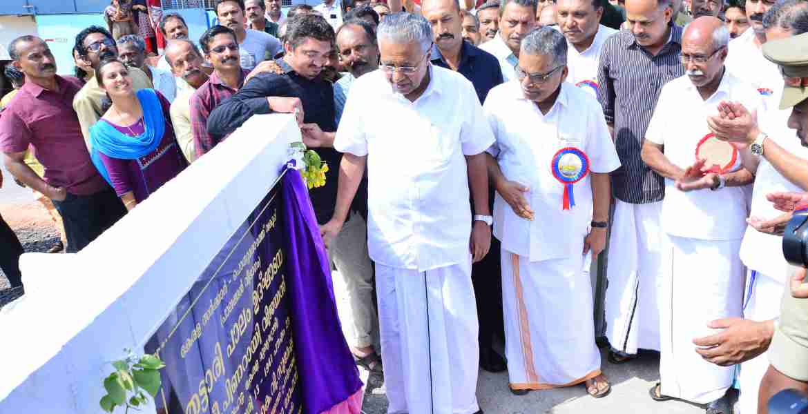 തട്ടാരി പാലം മുഖ്യമന്ത്രി പിണറായി വിജയൻ ഉദ്ഘാടനം ചെയ്യുന്നു