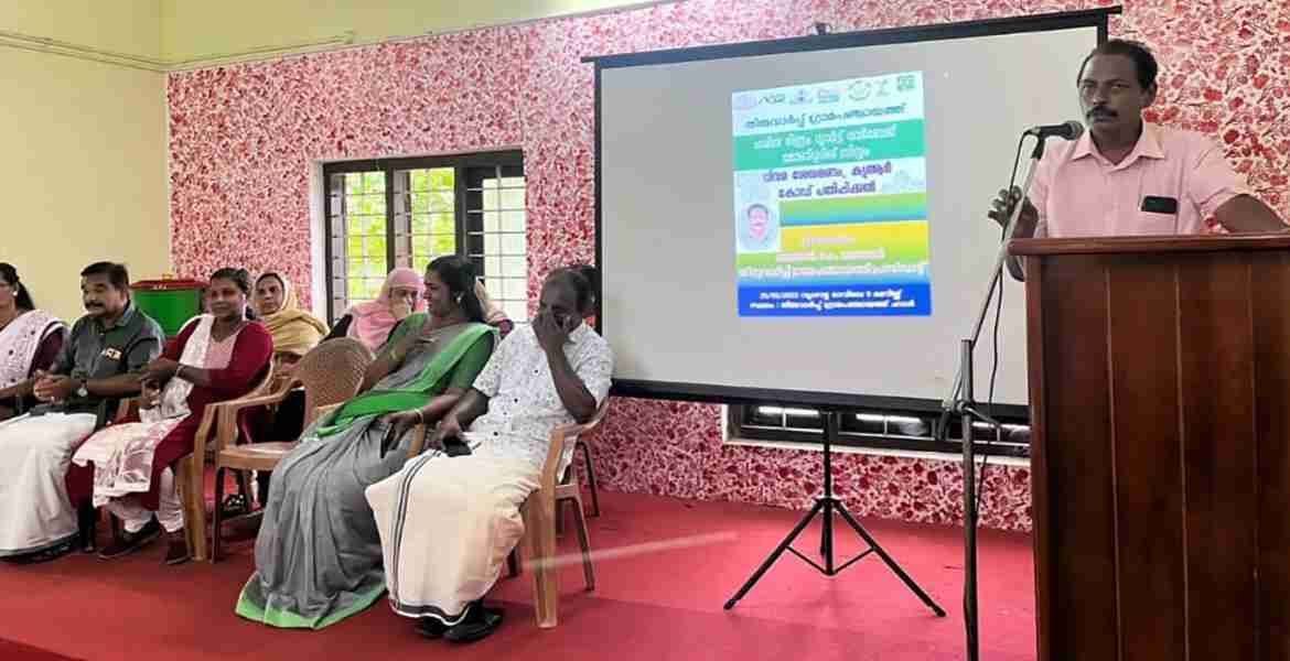 ഹരിത മിത്രം പദ്ധതി ഉദ്ഘാടനം തിരുവാർപ്പ് ഗ്രാമപഞ്ചായത്ത് പ്രസിഡന്റ് അജയൻ കെ. മേനോൻ നിർവഹിക്കുന്നു