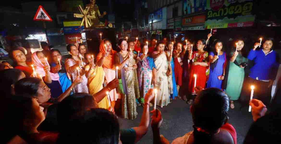 തൊടുപുഴയില്‍ സധൈര്യം മുന്നോട്ട് പൊതു ഇടം എന്റേതും'തൊടുപുഴയില്‍ നടന്ന സ്ത്രീകളുടെ രാത്രി നടത്തം  