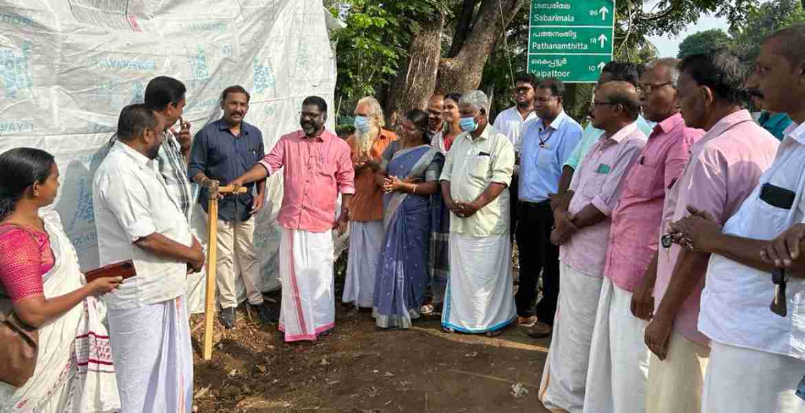ഏഴംകുളം - കൈപ്പട്ടൂര്‍ റോഡിന്റെ നിര്‍മാണ പ്രാഥമിക പ്രവര്‍ത്തനത്തിന്റെ ഭാഗമായ ടോട്ടല്‍ സര്‍വേയുടെ ഉദ്ഘാടനം ഡെപ്യൂട്ടി സ്പീക്കര്‍ ചിറ്റയം ഗോപകുമാര്‍ നിര്‍വഹിക്കുന്നു.