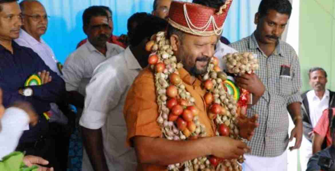 വട്ടവടയില്‍ നാട്ടുകാര്‍ കൃഷിമന്ത്രി വി.എസ്. സുനില്‍കുമാറിന് നല്‍കിയ സ്വീകരണം