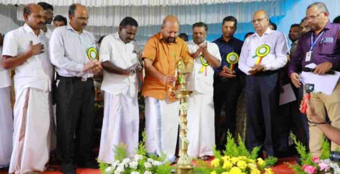 വട്ടവടയിലെ കാര്‍ഷിക വിപണന കേന്ദ്രം, പൂര്‍ത്തിയായ ജലസേചന പദ്ധതി എന്നിവയുടെ ഉദ്ഘാടനം  മന്ത്രി  വി. എസ് സുനില്‍ കുമാര്‍ ഉദ്ഘാടനം ചെയ്യുന്നു.