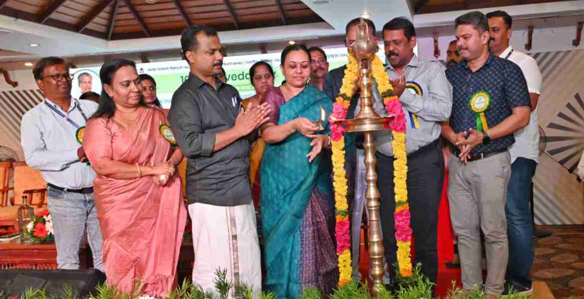 ദേശീയ ആയുർവേദ ദിനാചരണത്തിന്റെ സംസ്ഥാനതല ഉദ്ഘാടനം ആരോഗ്യ വകുപ്പ് മന്ത്രി വീണ ജോർജ് തിരുവനന്തപുരത്ത് നിർവഹിക്കുന്നു