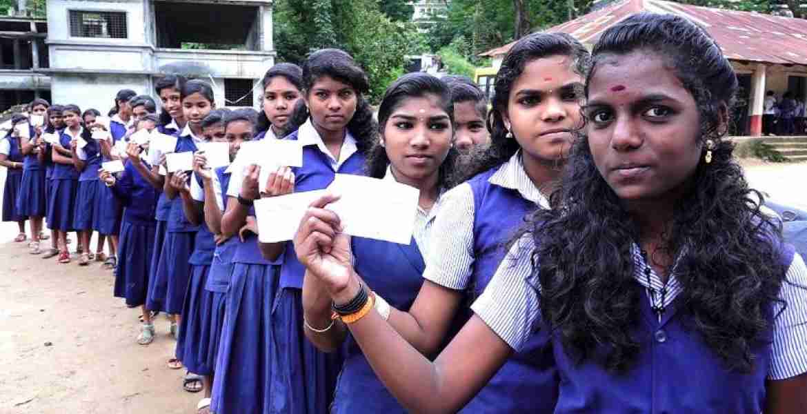 അടിമാലി സർക്കാർ സ്കൂളിൽ നടന്ന പൊതുതിരഞ്ഞെടുപ്പിൽ വോട്ടു ചെയ്യാൻ എത്തിയ വിദ്യാർത്ഥികൾ.