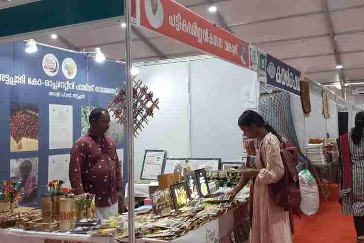 ഫോട്ടോ-എന്റെ കേരളം പ്രദര്‍ശന വിപണന മേളയിലെ അട്ടപ്പാടി കോ-ഓപ്പറേറ്റീവ് ഫാമിങ് സൊസൈറ്റിയുടെ സ്റ്റാള്‍.