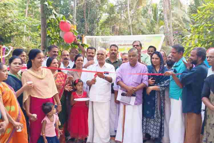കാരയിൽ മുക്ക് -വരകിൽ മുക്ക് കോൺക്രീറ്റ് റോഡ് ഉദ്ഘാടനം ചെയ്തു 