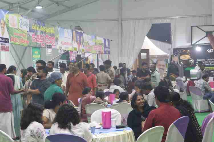 ഭക്ഷ്യ വിരുന്നൊരുക്കി കഫെ കുടുംബശ്രീ ഫുഡ് കോര്‍ട്ട്