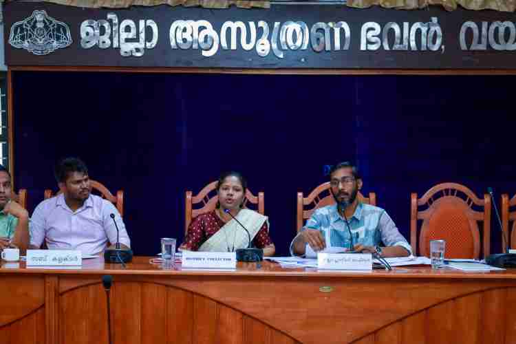  ജില്ലാ വികസന സമിതി യോഗത്തില്‍ ജില്ലാ കളക്ടര്‍ ഡി.ആര്‍ മേഘശ്രീ 