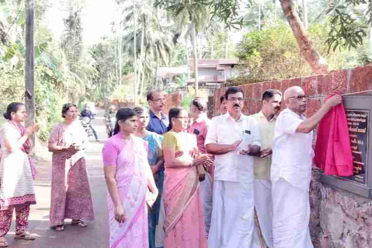 ചാത്തമംഗലത്ത് റോഡുകൾ ഉദ്ഘാടനം ചെയ്തു 