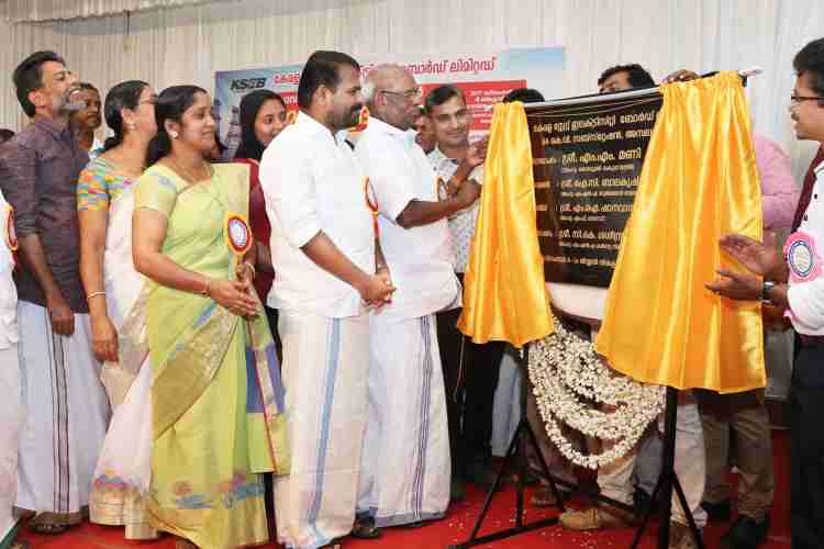 കെ.എസ്.ഇ.ബി.യുടെ അമ്പലവയല്‍ 66 കെ.വി.സബ്‌സ്റ്റേഷന്‍ നിര്‍മ്മാണോദ്ഘാടനം മന്ത്രി എം.എം.മണി നിര്‍വഹിക്കുന്നു