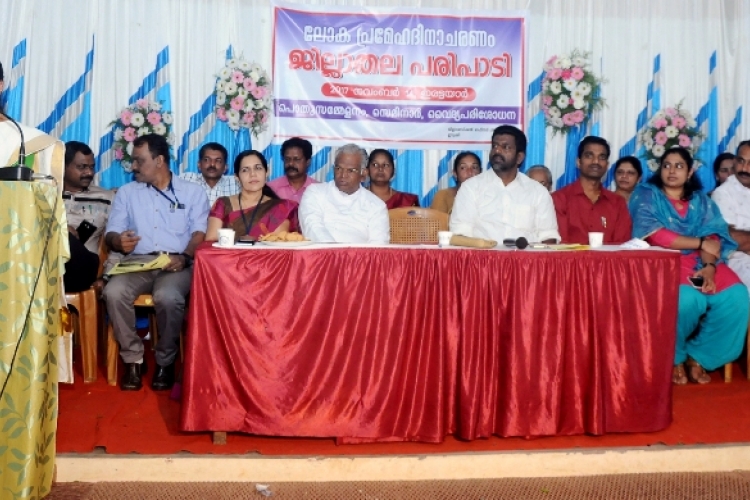 ലോകപ്രമേഹ ദിനത്തിന്റെ ജില്ലാതല ഉദ്ഘാടനം ക'പ്പന 'ോക്ക് പഞ്ചായത്ത് പ്രസിഡന്റ് സാലി ജോളി നിര്‍വഹിക്കുു.
