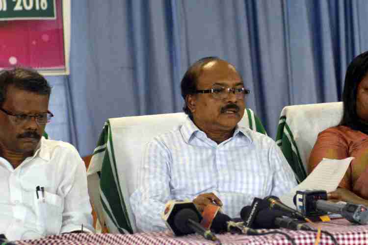 ജില്ലാ പഞ്ചായത്ത് ഹാളില്‍ നടന്ന പട്ടികജാതി-ഗോത്ര വര്‍ഗ്ഗ കമ്മീഷന്‍ അദാലത്തില്‍ ചെയര്‍മാന്‍ ബി.എസ് മാവോജി സംസാരിക്കുന്നു.