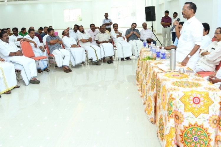ചെറുകിട തോ'ം ക്ഷേമനിധി ബോര്ഡ് യോഗത്തില് തൊഴില് മന്ത്രി ടി.പി.രാമകൃഷ്ണന് സംസാരിക്കുു.