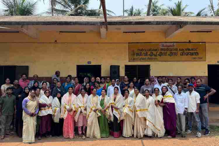 ജില്ലാ സാക്ഷരതാ മിഷന്റെ നേതൃത്വത്തില്‍ മീഞ്ചന്ത ഗവ. ഹൈസ്‌കൂളില്‍ നടന്ന വനിതാ ദിനാചരണത്തില്‍ വനിതകളെ ആദരിച്ചപ്പോള്‍