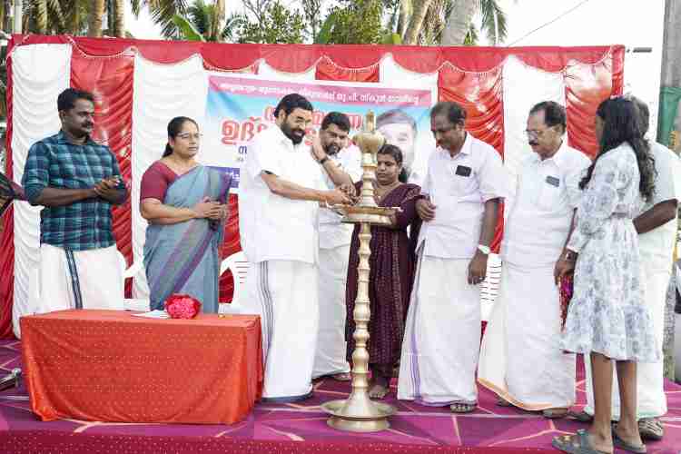 അയ്യമ്മാത്ര - തുമ്പെകളം - തിരുവാര്‍പ്പ് റോഡിൻ്റെ നിര്‍മാണോദ്ഘാടനം മന്ത്രി വി.എൻ. വാസവൻ നിർവഹിക്കുന്നു