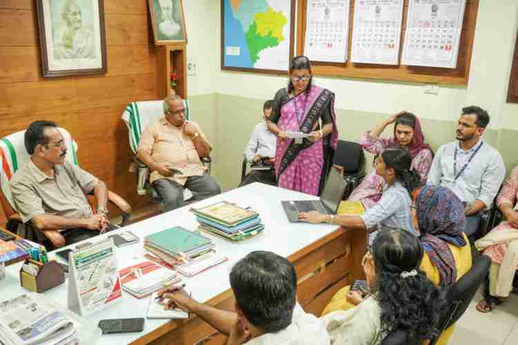 പകര്‍ച്ചവ്യാധികള്‍ തടയുന്നതിന്റെ ഭാഗമായി എ.ഡി.എം സി മുഹമ്മദ് റഫീഖിന്റെ അധ്യക്ഷയില്‍ ചേര്‍ന്ന വിവിധ വകുപ്പുകളുടെ ഏകോപന യോഗം