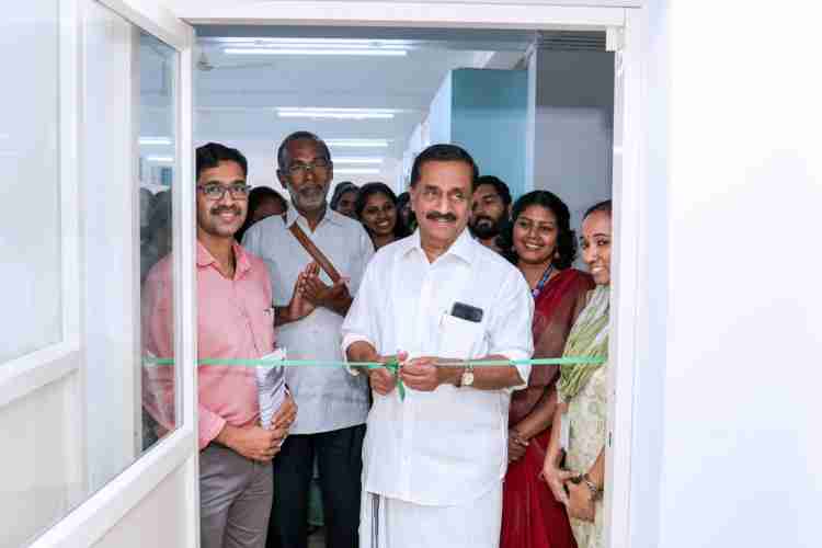 ഹോമിയോപ്പതി മെഡിക്കല്‍ കോളേജില്‍ നവീകരിച്ച ഒ.പി ബ്ലോക്കും ന്യൂറോ റിഹാബിലിറ്റേഷന്‍ സെന്ററും തോട്ടത്തില്‍ രവീന്ദ്രന്‍ എം.എല്‍.എ തുറന്നുകൊടുക്കുന്നു