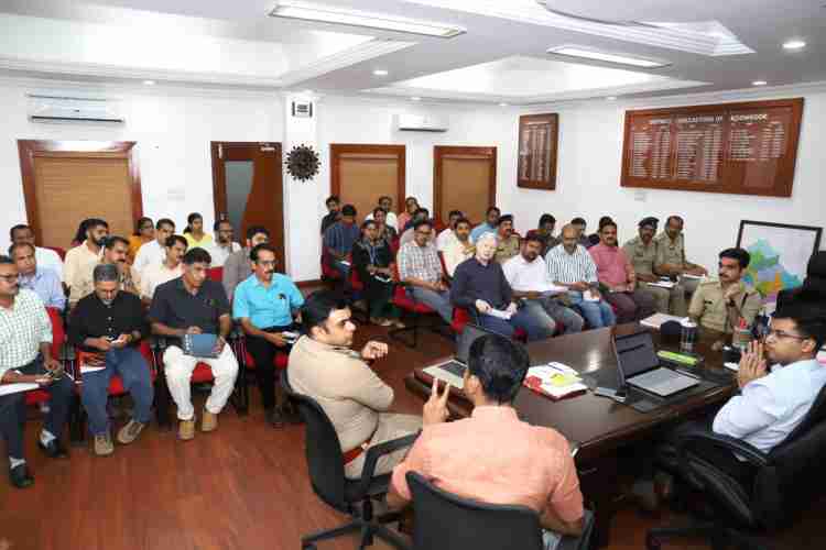 നിയമസഭ തിരഞ്ഞെടുപ്പിന് മുന്നോടിയായി ജില്ലാ കലക്ടറുടെ അധ്യക്ഷതയില്‍ ചേര്‍ന്ന യോഗം