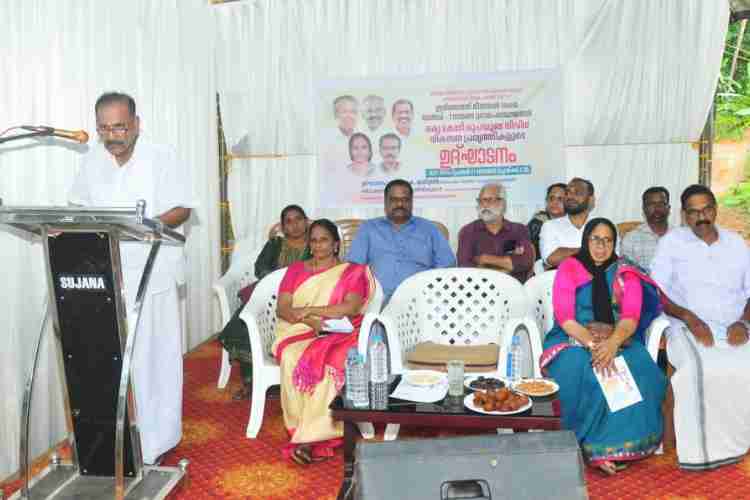 നന്മണ്ട പഞ്ചായത്തിലെ ഇരിങ്ങത്ത് മീത്തൽ അംബേദ്കർ ഗ്രാമം വികസന പ്രവൃത്തികളുടെ ഉദ്ഘാടനം മന്ത്രി എ കെ ശശീന്ദ്രൻ നിർവ്വഹിക്കുന്നു
