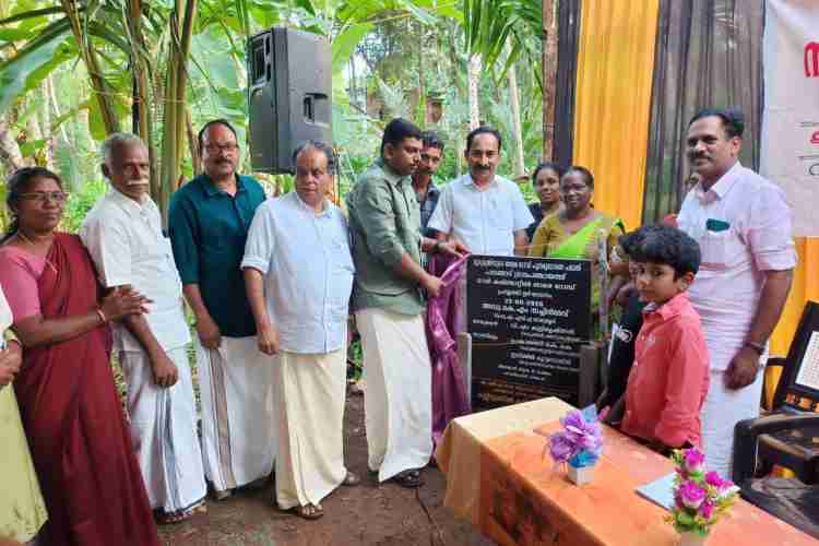 കല്ലിടുക്കിൽ- കരിന്താറ്റിൽ റോഡ് നിർമ്മാണ പ്രവൃത്തി ഉദ്ഘാടനം കെ എം സച്ചിൻ ദേവ് എം എൽ എ നിർവഹിക്കുന്നു