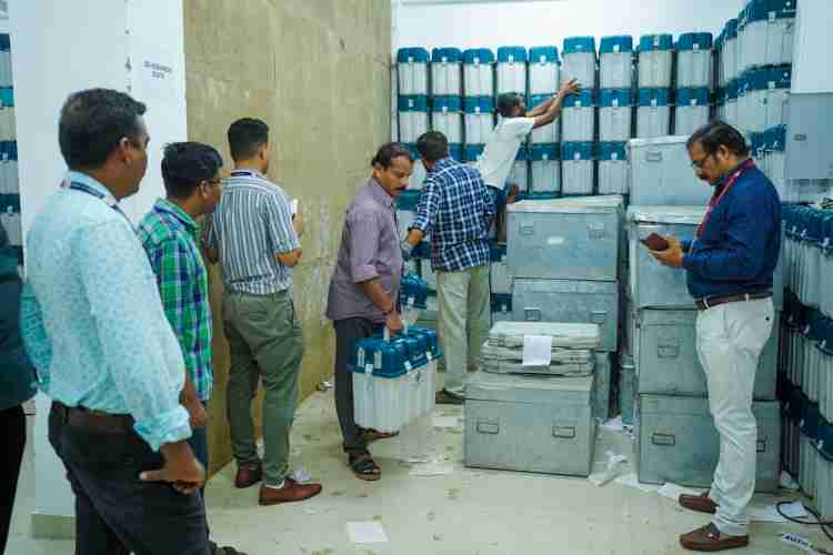 നിയമസഭാ തിരഞ്ഞെടുപ്പ്: മണ്ഡലങ്ങളിലേക്കുള്ള വോട്ടിങ് മെഷീനുകളുടെ വിതരണം പൂര്‍ത്തിയായി 