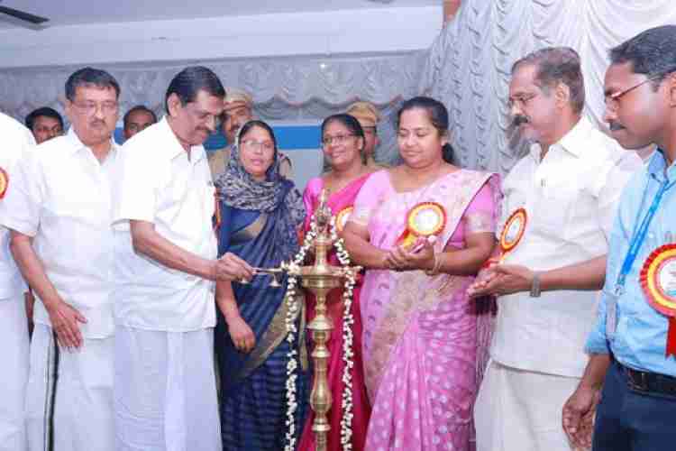  ഇതര സംസ്ഥാന തൊഴിലാളികള്‍ക്കായി സംസ്ഥാന സര്‍ക്കാര്‍ നടപ്പാക്കു സൗജന്യ ഇന്‍ഷുറന്‍സ് പദ്ധതി ആവാസ് ജില്ലാതല ഉദ്ഘാടനവും ഇന്‍ഷുറന്‍സ് കാര്‍ഡ് വിതരണവുംപി.ജെ. ജോസഫ് എം.എല്‍.എ നിര്‍വ്വഹിക്കുു.