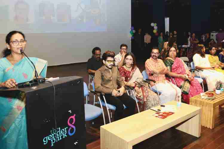 'ജ്വാല വനിതാ ഫെസ്റ്റ്' ജില്ലാ പഞ്ചായത്ത് പ്രസിഡന്റ് മില്ലി മോഹന്‍ ഉദ്ഘാടനം ചെയ്യുന്നു