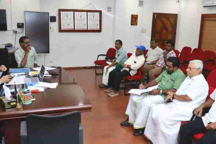 നിയമസഭ തിരഞ്ഞെടുപ്പുമായി ബന്ധപ്പെട്ട് ജില്ലാ കലക്ടറുടെ അധ്യക്ഷതയിൽ ചേർന്ന രാഷ്ട്രീയ പാർട്ടി പ്രതിനിധികളുടെ യോഗം