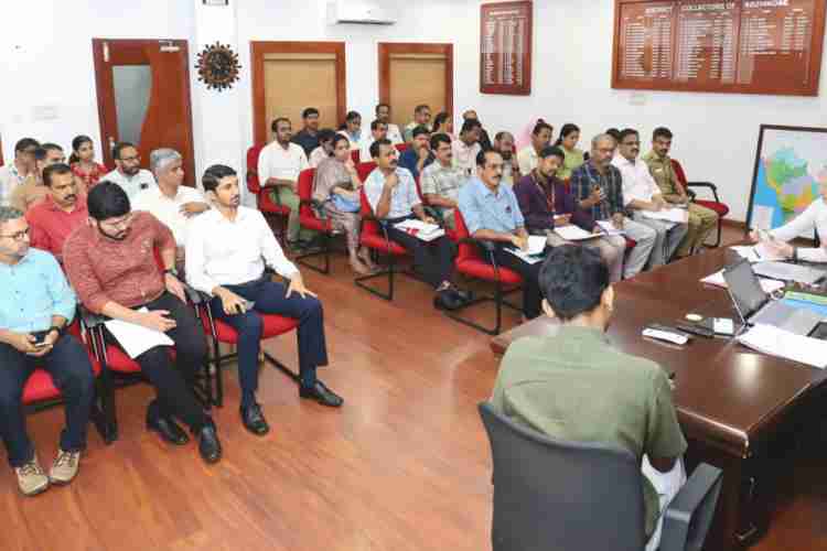 കലക്ടര്‍ സ്നേഹില്‍ കുമാര്‍ സിങ്ങിന്റെ അധ്യക്ഷതയില്‍ ചേര്‍ന്ന തിരഞ്ഞെടുപ്പ് നോഡല്‍ ഓഫീസര്‍മാരുടെ യോഗം