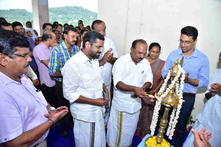 നവീകരിച്ച ജില്ലാ സപ്ലൈ ഓഫീസ് ഭക്ഷ്യ സിവില്‍ സപ്ലൈസ് വകുപ്പ് മന്ത്രി പി.തിലോത്തമന്‍ ഉദ്ഘാടനം  ചെയ്യുന്നു.