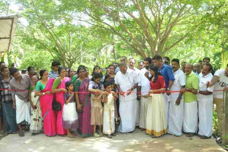 ചേളന്നൂർ ഗ്രാമപഞ്ചായത്തിലെ നമ്പ്യാമ്പുറത്ത് റോഡ് മന്ത്രി എ കെ ശശീന്ദ്രൻ  ഉദ്‌ഘാടനം ചെയ്യുന്നു
