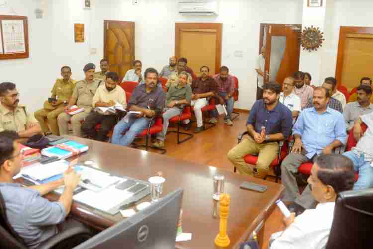 മാവേലിക്കസ് 2025-ന്റെ ഭാഗമായി ജില്ലാ കളക്ടറുടെ അധ്യക്ഷതയിൽ ചേർന്ന അവലോകനയോഗം