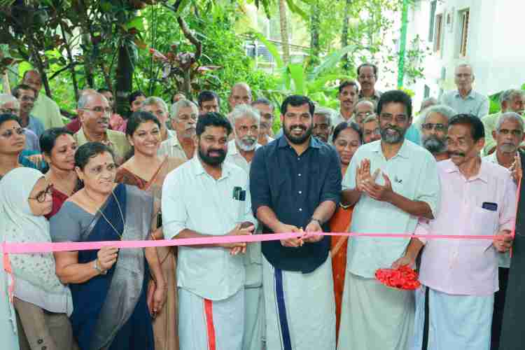 മുക്കം നഗരസഭയിൽ ആരംഭിച്ച വയോക്ലബ്ബ് ലിന്‍റോ ജോസഫ് എംഎല്‍എ ഉദ്ഘാടനം ചെയ്യുന്നു.