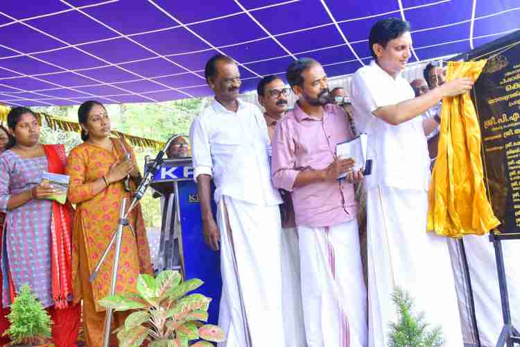 കൊല്ലം ചിറ സൗന്ദര്യവത്കരണം ടൂറിസം പദ്ധതി പ്രവൃത്തി ഉദ്ഘാടനം മന്ത്രി പി.എ.മുഹമ്മദ് റിയാസ് നിർവ്വഹിക്കുന്നു