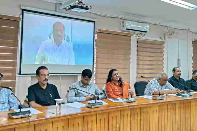 പട്ടികവര്‍ഗ വിഭാഗക്കാരുടെ അടിസ്ഥാനരേഖ വിതരണത്തിന്റെ പൂര്‍ത്തീകരണ പ്രഖ്യാപനം മന്ത്രി ഒ.ആര്‍ കേളു ഓണ്‍ലൈനായി നിര്‍വഹിക്കുന്നു