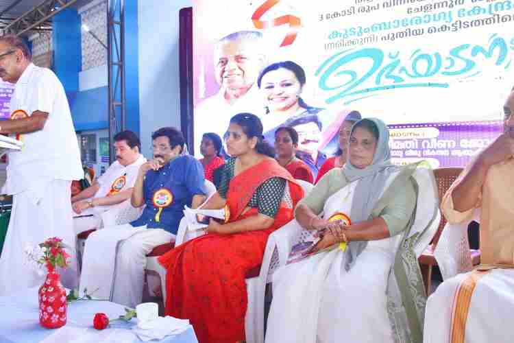 നരിക്കുനി കുടുംബാരോഗ്യ കേന്ദ്രത്തില്‍ പുതുതായി നിര്‍മിച്ച കെട്ടിടത്തിന്റെ ഉദ്ഘാടനം മന്ത്രി എ കെ ശശീന്ദ്രന്‍ നിര്‍വഹിക്കുന്നു