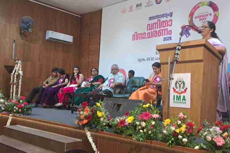 വനിതാദിനാചരണത്തിന്റെ സംസ്ഥാനതല ഉദ്ഘാടനം കോര്‍പറേഷന്‍ ഡെപ്യൂട്ടി മേയര്‍ ഡോ. എസ് ജയശ്രീ നിര്‍വഹിക്കുന്നു