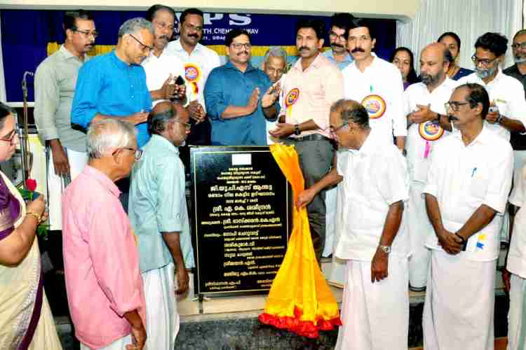 ആന്തട്ട ഗവ. യു.പി സ്കൂൾ കെട്ടിടത്തിന്റെ രണ്ടാംനില മന്ത്രി എ കെ ശശീന്ദ്രൻ ഉദ്ഘാടനം ചെയ്യുന്നു