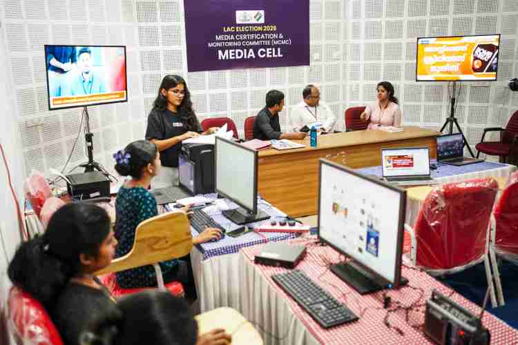 നിയമസഭ തിരഞ്ഞെടുപ്പുമായി ബന്ധപ്പെട്ട് പൊതുനിരീക്ഷക അപ്നീത് റിയത്ത് എം.സി.എം.സി മീഡിയ സെല്‍ സന്ദര്‍ശിക്കുന്നു