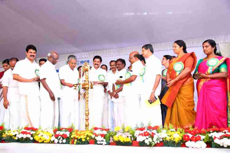  ചെറുതോണിയില് ഒപ്പം സാമ്പത്തിക ഉള്പ്പടുത്തല് പദ്ധതി മുഖ്യമന്ത്രി പിണറായി വിജയന് ഉദ്ഘാടനം ചെയ്യുു.