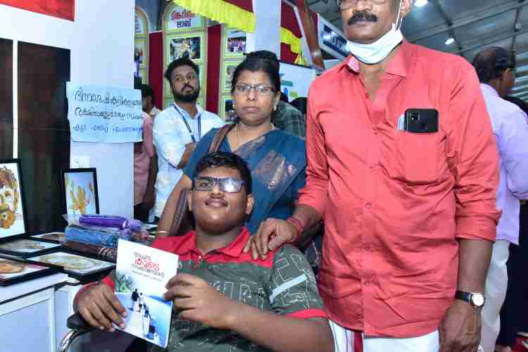 കാടാച്ചിറ കണ്ണാടിച്ചാൽ സ്വദേശി അദ്വൈത് എസ് പവിത്രൻ 'എന്റെ കേരളം' മേളയിലെ  പൊതുവിദ്യാഭ്യാസ വകുപ്പിന്റെ സ്റ്റാളിൽ