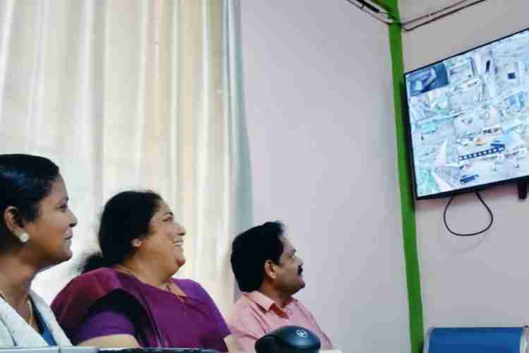കോന്നി ഗ്രാമപഞ്ചായത്ത്  പ്രസിഡന്റിന്റെ കാര്യാലയത്തില്‍ സജ്ജീകരിച്ച സിസിടിവി നിരീക്ഷണ സംവിധാനം