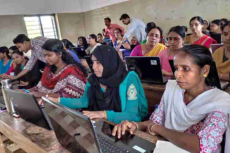 ചട്ടഞ്ചാല്‍ ഹയര്‍സെക്കന്ററി സ്‌കൂളിലെ എല്‍.പി അധ്യാപക പരിശീലനത്തില്‍ നിന്ന്. 