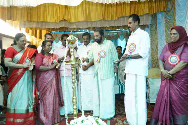 ചിറ്റാര്‍ കൂത്താട്ടുകുളം സര്‍ക്കാര്‍ എല്‍ പി സ്‌കൂളിന്റെ പുതിയ കെട്ടിടം മന്ത്രി വി ശിവന്‍കുട്ടി ഉദ്ഘാടനം ചെയ്യുന്നു