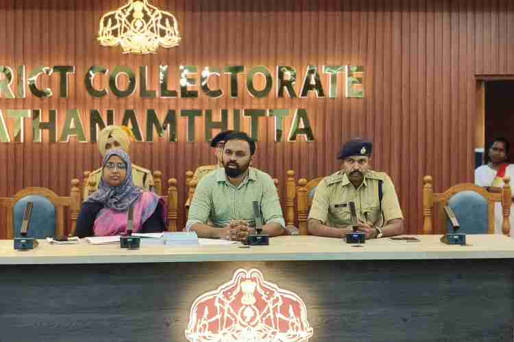 കലക്ടറേറ്റ് ഗവി കോണ്‍ഫറന്‍സ് ഹാളില്‍ നടന്ന വാര്‍ത്താസമ്മേളനത്തില്‍ അവസാനഘട്ട തിരഞ്ഞെടുപ്പ് തയാറെടുപ്പ് ജില്ല കലക്ടര്‍ എസ് പ്രേം കൃഷ്ണന്‍ വിശദീകരിക്കുന്നു