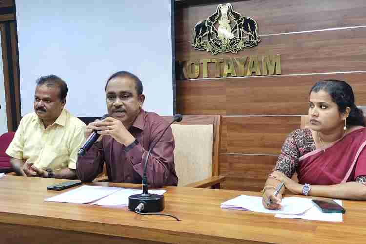 മഴക്കാല മുന്നൊരുക്കങ്ങൾ വിലയിരുത്തുന്നതിനായി ജില്ലാ കളക്ടർ ജോൺ വി. സാമുവലിന്റെ അധ്യക്ഷതയിൽ ചേർന്ന യോഗം