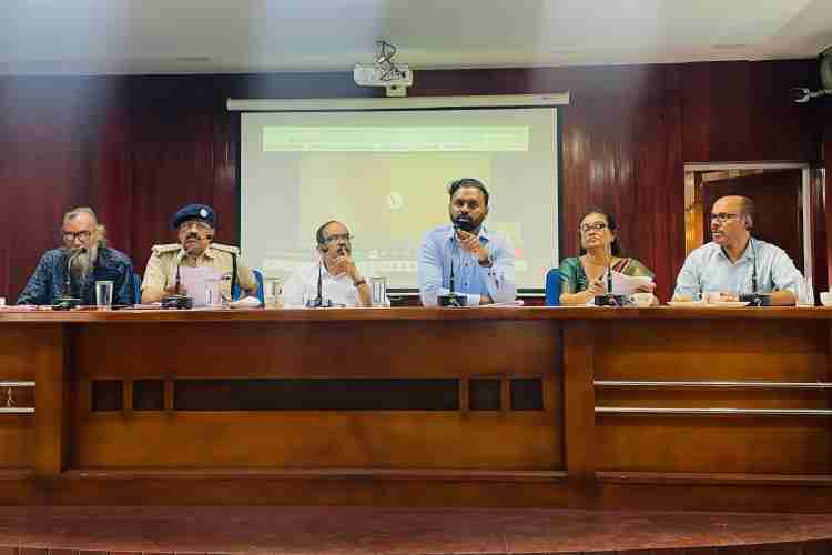 എന്റെ കേരളം പ്രദര്‍ശന വിപണനമേളയോടനുബന്ധിച്ച് ജില്ലാ പഞ്ചായത്ത് പ്രസിഡന്റ് ജോര്‍ജ് എബ്രഹാമിന്റെ അധ്യക്ഷതയില്‍ കലക്ടറേറ്റ് കോണ്‍ഫറന്‍സ് ഹാളില്‍ നടന്ന അവലോകന യോഗം