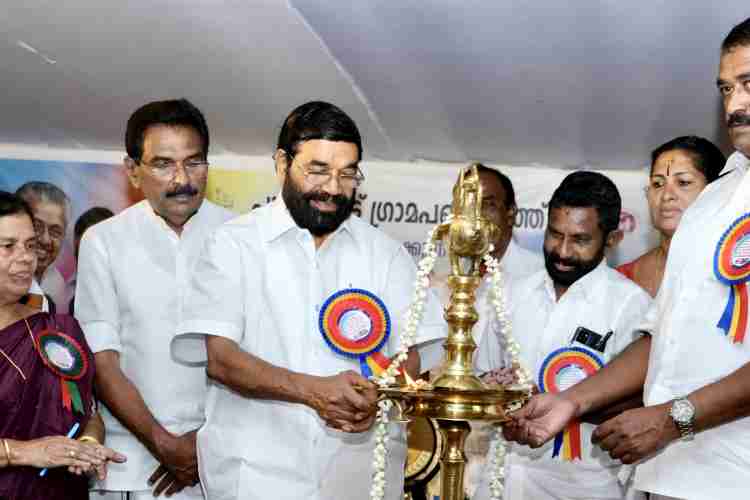 നവീകരിച്ച ഇടക്കുന്നം ജനകീയാരോഗ്യ കേന്ദ്രത്തിന്‍റെന്‍റെ ഉദ്ഘാടനവും പാറത്തോട് മെയിൻ സെന്‍റര്‍ ജനകീയാരോഗ്യ കേന്ദ്രത്തിന്‍റെ കെട്ടിട നിര്‍മാണോദ്ഘാടനവും  മന്ത്രി വി.എൻ. വാസവൻ നിർവഹിക്കുന്നു