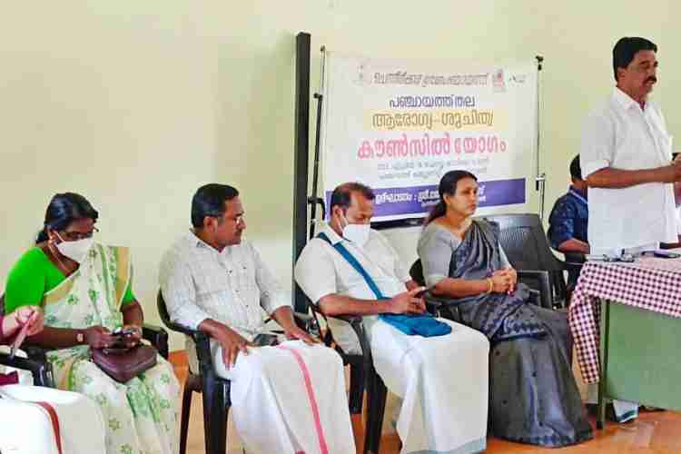 ചെന്നീര്‍ക്കര ഗ്രാമപഞ്ചായത്തില്‍ ആരോഗ്യ ശുചിത്വ കൗണ്‍സില്‍ യോഗം ഊന്നുകല്‍ വനിത കമ്മ്യുണിറ്റി ഹാളില്‍ ഗ്രാമപഞ്ചായത്ത് പ്രസിഡന്റ്  ജോര്‍ജ്ജ് തോമസ് ഉദ്ഘാടനം ചെയ്യുന്നു.