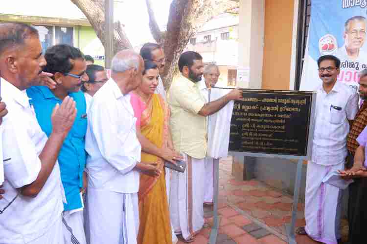 പഴയങ്ങാടി ഗവ.താലൂക്ക് ആശുപത്രിയില്‍ നിര്‍മ്മിക്കുന്ന മാതൃ-ശിശു പരിചണ ബ്ലോക്കിന്റെ ശിലാസ്ഥാപനം ടി വി രാജേഷ് എംഎല്‍എ നിര്‍വഹിക്കുന്നു.